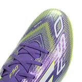 Championes de fútbol Adidas F50 Club FG/MG, color violeta con detalles en amarillo y blanco.