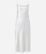 Vestido midi color blanco hueso de satén, con breteles finos, escote drapeado y lazo en la espalda. Presenta una abertura lateral en la falda.