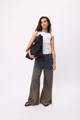 Pantalón de jean wide leg con lavado degradé.