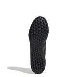 Championes de fútbol 5 Adidas Predator Club TF, color negro con detalles en gris y rojo.