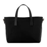 Cartera tote negra Guess Eco Gemma con doble asa corta, correa larga extraíble y logo triangular dorado en el frente.