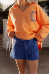 Short azul tejido a mano en crochet, 100% algodón.