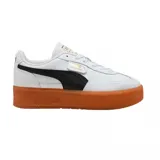 Zapatillas Puma Palermo Elevata de cuero color blanco con detalles en negro y suela color naranja.