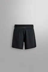 Shorts deportivos negros de tejido técnico elástico con estructura perforada. Cintura elástica ajustable con cordón interior, tres compartimentos de fácil acceso y bolsillo trasero de seguridad con cierre de cremallera. Bajo con aberturas laterales. Zara Athleticz.