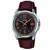 Reloj Casio MTPS101 con correa de cuero marrón, esfera negra de 46mm con números arábigos color naranja y caja plateada.