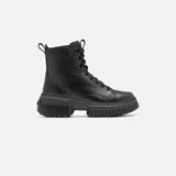 Botas de cuero negro con cordones, cremallera lateral y suela de goma con plataforma.