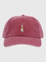 Gorra de béisbol color rosa gastado, con bordado de un perro basset hound en el frente.