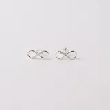 Caravana en plata 925 con forma de infinito y detalles en circonias.