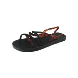 Sandalias Ipanema Diversa Verao con base negra y tiras finas color carey y negro trenzado.