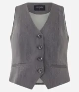 Chaleco sastre gris oscuro, ajustado al cuerpo, con escote en V, cierre frontal de cuatro botones y bolsillos embutidos.