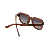 Lentes de sol Indie modelo Tune, con montura cuadrada color marrón y lentes grises degradadas. Fabricados con madera y acetato.