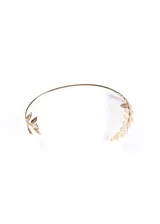 Brazalete dorado con forma de hojas de olivo, ajustable para el brazo.