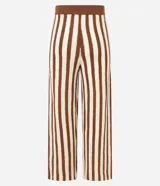 Conjunto de top sin mangas y pantalón palazzo a rayas verticales marrones y beige.