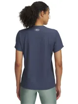 Remera deportiva Under Armour Tech Rib color negro, de corte clásico, mangas cortas y cuello redondo. Presenta logo de la marca en el pecho.
