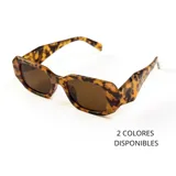 Lentes de sol negros con montura rectangular gruesa y lentes oscuros.