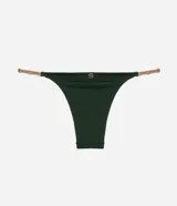 Conjunto de bikini verde oscuro con tiras finas y adornos de bambú.