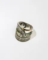 Anillo de plata 925 con dublé de oro, decorado con zirconias blancas y verdes.