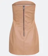 Vestido corto de material sintético color beige, con escote strapless y corte corset.