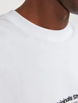 Musculosa blanca de algodón, corte oversize y sin mangas. Estampado con texto en el pecho.