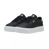 Championes Puma Cali Court negros con detalles en verde y suela blanca con plataforma.