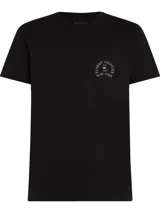 Remera negra de algodón con cuello redondo y bolsillo en el pecho con logo de Tommy Hilfiger bordado.
