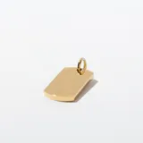 Dije dorado en forma de placa rectangular con bordes redondeados y aro superior para colgar.