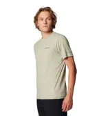 Remera de hombre Columbia color verde claro jaspeado, de corte clásico, manga corta y cuello redondo. Cuenta con tecnología Omni-Shade™ UPF 50 para protección solar y Omni-Wick™ para absorción de la humedad.