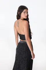 Top halter color beige de tejido de punto con lurex.