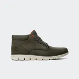 Botas Timberland Chukka color verde oliva con cordones grises y detalles en naranja. Suela blanca con tecnología SensorFlex™ y plantilla OrthoLite®.
