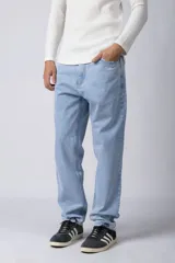 Jean negro de corte mom oversize.