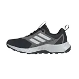 Championes de trail running Adidas Terrex Tracefinder 2, color negro con detalles en gris y blanco.