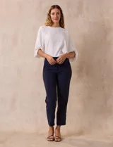 Pantalón de vestir azul marino, marca Zac & Rachel, de corte recto y largo al tobillo.