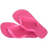 Ojotas Havaianas Top color blanco, con suela texturizada y tiras con diseño en relieve y logo de la marca.