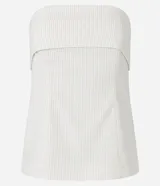 Blusa strapless de sastrería con escote recto doblado y rayas verticales estilo tiza. Cierre trasero con cremallera.
