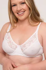 Soutien reductor blanco con aro, copa moldeada, confeccionado en lycra toque suave y puntilla elastizada. Breteles elásticos regulables.