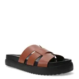 Sandalias de cuero color marrón con plataforma plana negra y diseño de tiras entrecruzadas.