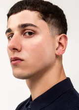 Par de aros tipo argolla de oro amarillo 9k, de 10mm de diámetro y 1mm de grosor.