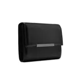 Cartera tipo sobre color rosa metalizado con cadena dorada.