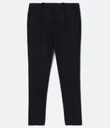 Pantalón de traje de corte super slim, color azul oscuro, confeccionado en tejido de poliviscosa con textura discreta. Presenta trabillas en la cintura, cierre de cremallera y botón, y bolsillos laterales y traseros.