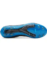Championes de fútbol Under Armour Magnetico Elite 5 FG para hombre, color negro con detalles en azul. Diseñados para adaptarse a la forma del pie y maximizar el control en la cancha.