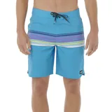 Short de baño celeste con rayas horizontales en tonos azul, lila, amarillo y blanco.