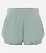 Bermuda deportiva de microfibra color blanco, corte runner con cintura elástica y forro interno.