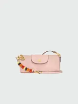 Bandolera Longchamp modelo Le Pliage Xtra, tamaño S, color terracota, con correa de cuero ajustable y cierre con botón a presión.