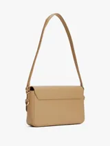 Cartera mensajera color beige con monograma TH dorado en el frente. Tiene asa superior, correa de textil trenzado ajustable y extraíble, bolsillo interior con cremallera y monedero extraíble con cremallera.