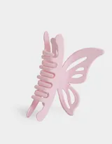 Broche para el cabello color beige con forma de mariposa.