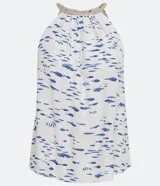 Musculosa blanca con estampado de peces azules, cuello halter con detalle de cuerda y sisa americana.