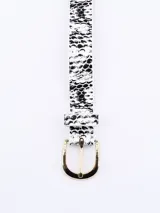 Cinto con estampado animal print y hebilla metálica dorada.