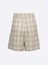 Short de tiro alto con estampado a cuadros azules y blancos, con bolsillos laterales y pinzas en la cintura.