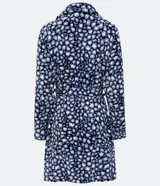 Bata corta de polar con estampado de lunares irregulares, cuello de solapa, manga larga, bolsillos delanteros y faja para atar.