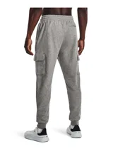 Pantalón de jogging Under Armour Rival Fleece Cargo, color gris melange, con corte ajustado, bolsillos laterales tipo cargo con solapa y puños elásticos.